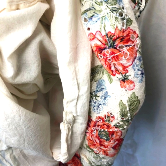 *3 FOR $20* AMERICAN EAGLE OUTFITTERS s size small cream floral halter crop top - Picture 7 of 11